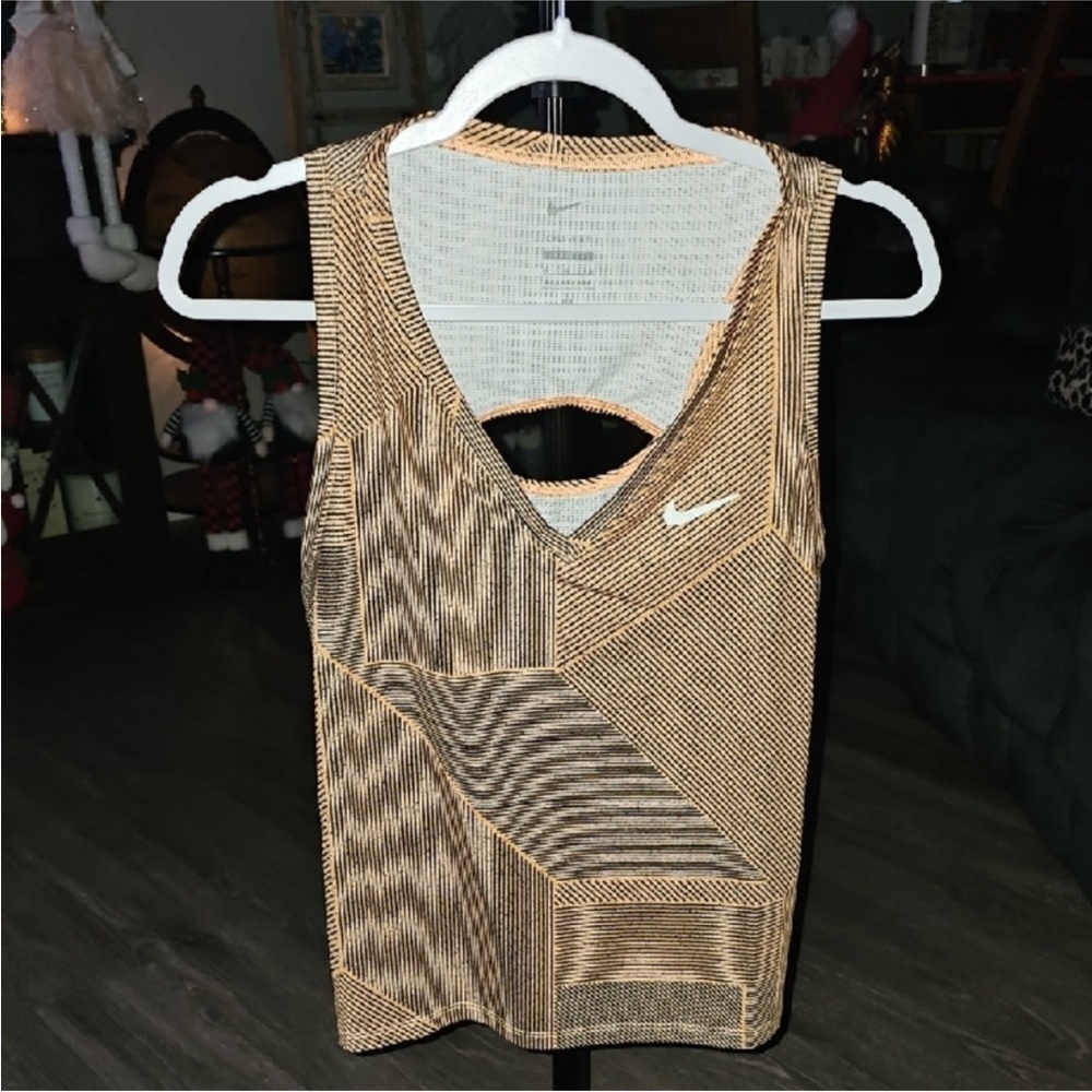Nike Women's Active Tank Top Sz Medium Slim Fit